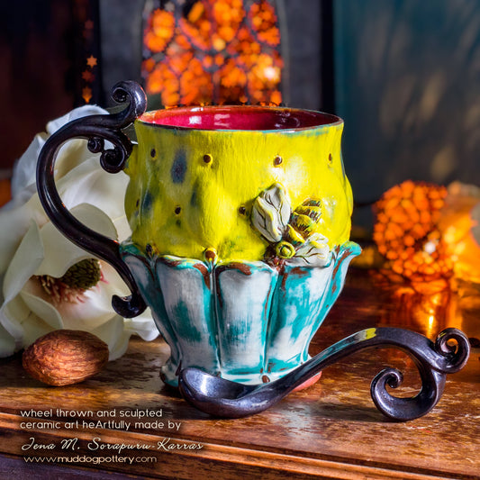 Honeybee Teacup (The Creole House Collection)